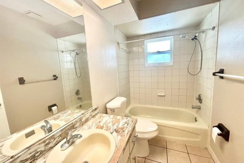 Appartement à louer à New Port Richey, Floride: 2 chambres, 142.7 m2 № 2197181 - photo 10