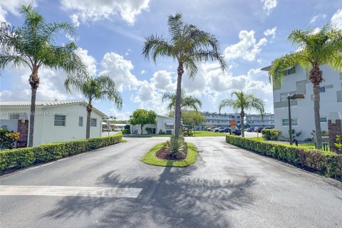 Condominio en venta en Hollywood, Florida, 1 dormitorio, 65.31 m2 № 1892600 - foto 2