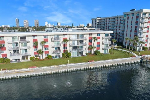 Condo in Daytona Beach, Florida, 1 bedroom № 2118451