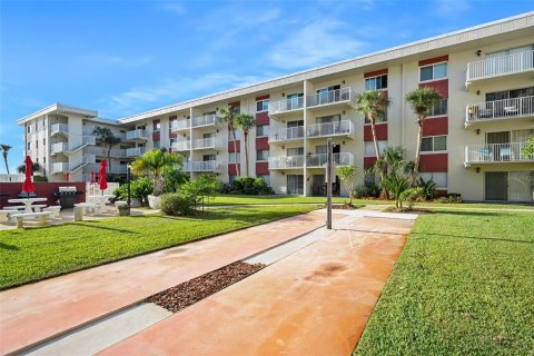 Condo in Daytona Beach, Florida, 1 bedroom № 2118451 - photo 27