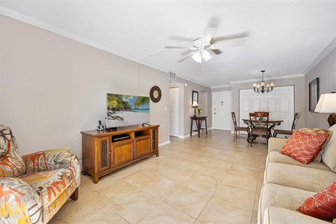 Condo in Daytona Beach, Florida, 1 bedroom № 2118451 - photo 12