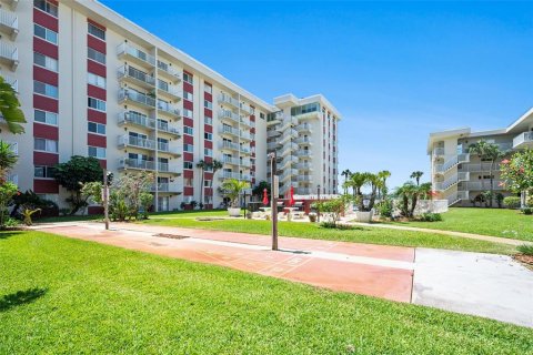 Condo in Daytona Beach, Florida, 1 bedroom № 2118451 - photo 26