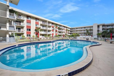 Condo in Daytona Beach, Florida, 1 bedroom № 2118451 - photo 21