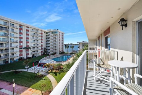 Condo in Daytona Beach, Florida, 1 bedroom № 2118451 - photo 19