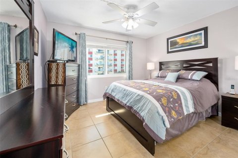 Condo in Daytona Beach, Florida, 1 bedroom № 2118451 - photo 15
