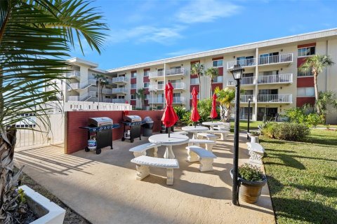 Condo in Daytona Beach, Florida, 1 bedroom № 2118451 - photo 30