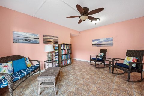 Condo in Daytona Beach, Florida, 1 bedroom № 2118451 - photo 23