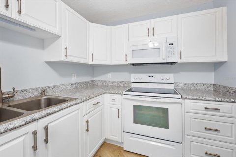 Condo in Daytona Beach, Florida, 1 bedroom № 2118451 - photo 4