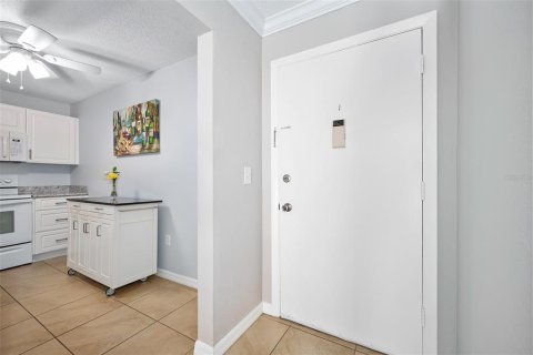 Condo in Daytona Beach, Florida, 1 bedroom № 2118451 - photo 2
