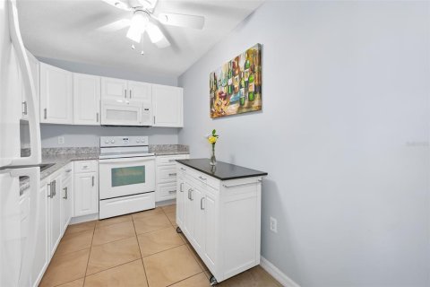 Condo in Daytona Beach, Florida, 1 bedroom № 2118451 - photo 6