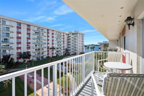Condo in Daytona Beach, Florida, 1 bedroom № 2118451 - photo 18