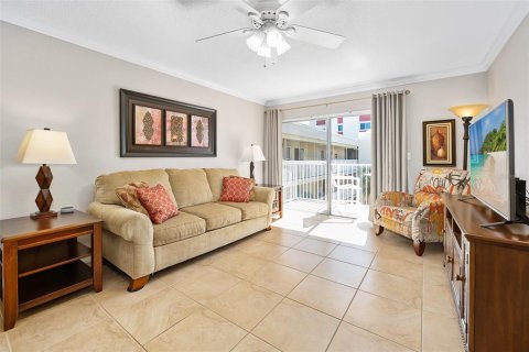 Condo in Daytona Beach, Florida, 1 bedroom № 2118451 - photo 10