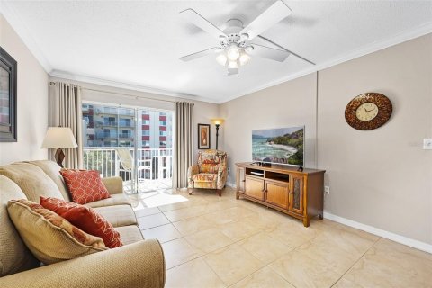 Condo in Daytona Beach, Florida, 1 bedroom № 2118451 - photo 11