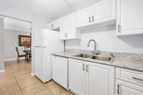 Condo in Daytona Beach, Florida, 1 bedroom № 2118451 - photo 5