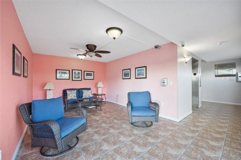 Condo in Daytona Beach, Florida, 1 bedroom № 2118451 - photo 24