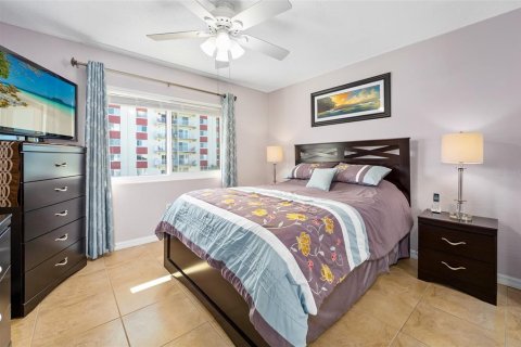 Condo in Daytona Beach, Florida, 1 bedroom № 2118451 - photo 16