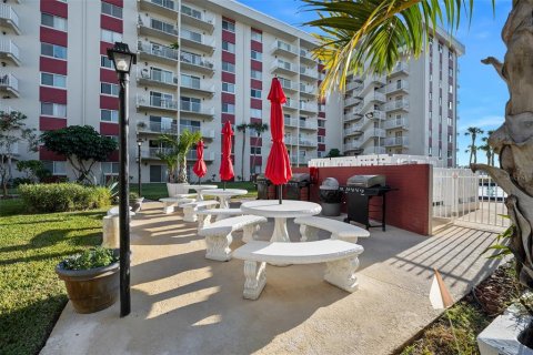 Condo in Daytona Beach, Florida, 1 bedroom № 2118451 - photo 29