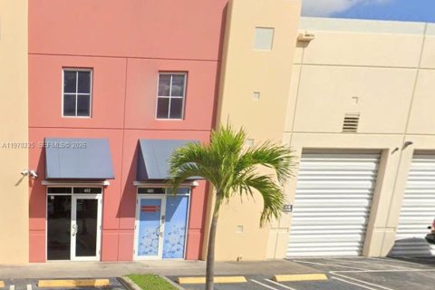 Immobilier commercial à Doral, Floride № 2079158