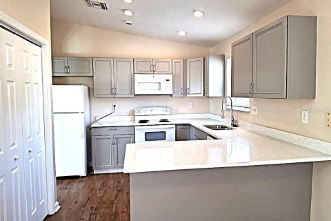 Villa ou maison à louer à Saint Petersburg, Floride: 3 chambres, 111.48 m2 № 2167847 - photo 6