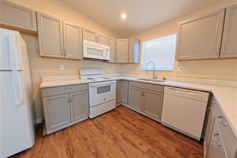 Villa ou maison à louer à Saint Petersburg, Floride: 3 chambres, 111.48 m2 № 2167847 - photo 8