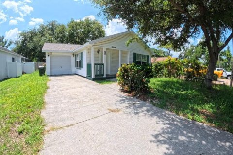 Villa ou maison à louer à Saint Petersburg, Floride: 3 chambres, 111.48 m2 № 2167847 - photo 2