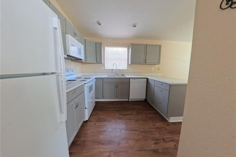Villa ou maison à louer à Saint Petersburg, Floride: 3 chambres, 111.48 m2 № 2167847 - photo 7