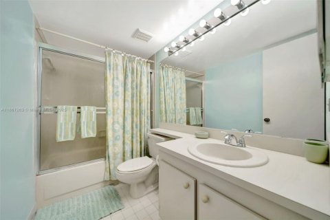 Copropriété à vendre à Hialeah, Floride: 3 chambres, 102.19 m2 № 1890051 - photo 16