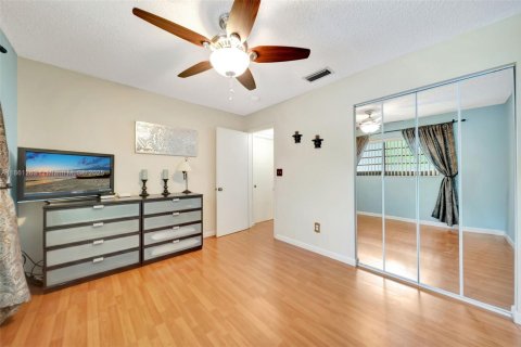 Copropriété à vendre à Hialeah, Floride: 3 chambres, 102.19 m2 № 1890051 - photo 12