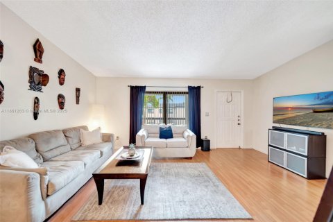 Copropriété à vendre à Hialeah, Floride: 3 chambres, 102.19 m2 № 1890051 - photo 27