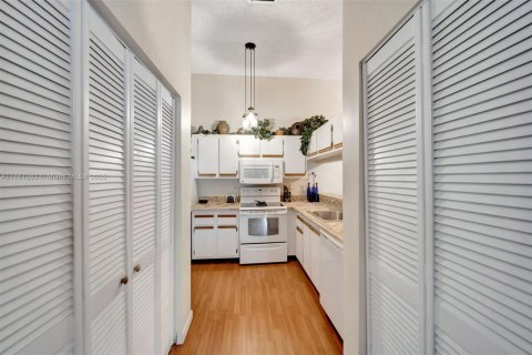 Copropriété à vendre à Hialeah, Floride: 3 chambres, 102.19 m2 № 1890051 - photo 29