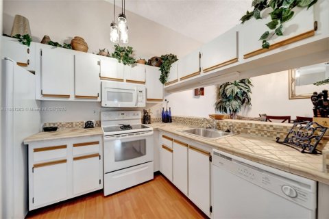 Copropriété à vendre à Hialeah, Floride: 3 chambres, 102.19 m2 № 1890051 - photo 4