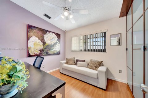 Copropriété à vendre à Hialeah, Floride: 3 chambres, 102.19 m2 № 1890051 - photo 9