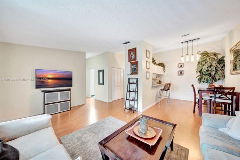 Copropriété à vendre à Hialeah, Floride: 3 chambres, 102.19 m2 № 1890051 - photo 8