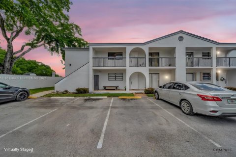 Copropriété à vendre à Hialeah, Floride: 3 chambres, 102.19 m2 № 1890051 - photo 1