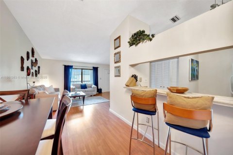 Copropriété à vendre à Hialeah, Floride: 3 chambres, 102.19 m2 № 1890051 - photo 5