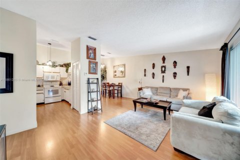 Copropriété à vendre à Hialeah, Floride: 3 chambres, 102.19 m2 № 1890051 - photo 25