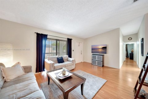 Copropriété à vendre à Hialeah, Floride: 3 chambres, 102.19 m2 № 1890051 - photo 28