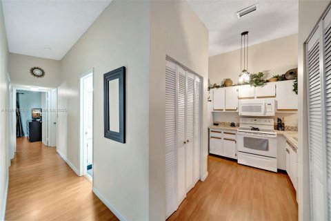 Copropriété à vendre à Hialeah, Floride: 3 chambres, 102.19 m2 № 1890051 - photo 30