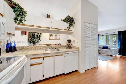 Copropriété à vendre à Hialeah, Floride: 3 chambres, 102.19 m2 № 1890051 - photo 3