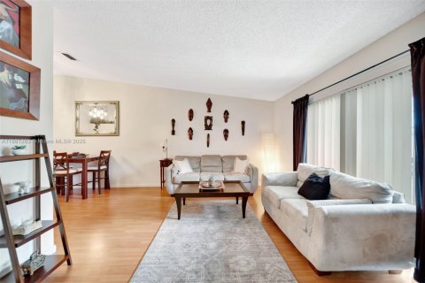 Copropriété à vendre à Hialeah, Floride: 3 chambres, 102.19 m2 № 1890051 - photo 7