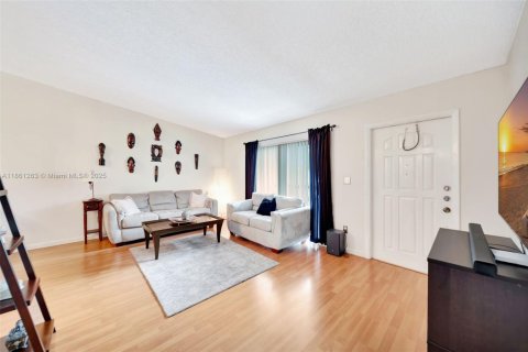 Copropriété à vendre à Hialeah, Floride: 3 chambres, 102.19 m2 № 1890051 - photo 26