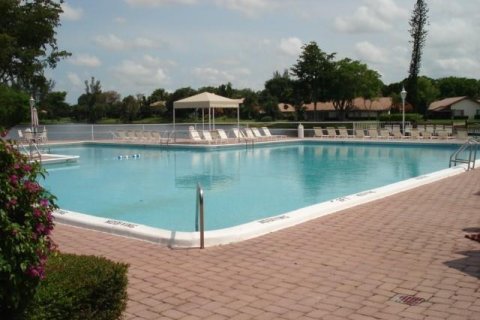 Condo in Lauderhill, Florida, 1 bedroom № 2188071 - photo 2