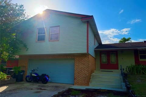 Casa en Altamonte Springs, Florida 4 dormitorios, 222.97 m2 № 2210477
