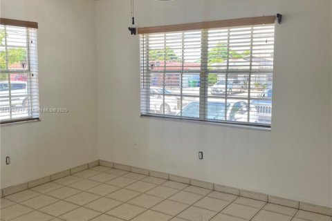 Купить коммерческую недвижимость в Майами, Флорида 267.19м2, № 1996014 - фото 6