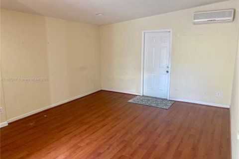 Купить коммерческую недвижимость в Майами, Флорида 267.19м2, № 1996014 - фото 24