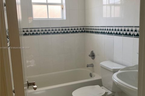 Купить коммерческую недвижимость в Майами, Флорида 267.19м2, № 1996014 - фото 8