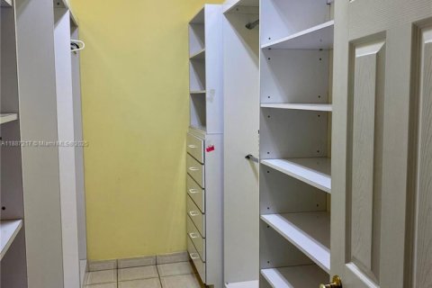 Купить коммерческую недвижимость в Майами, Флорида 267.19м2, № 1996014 - фото 17