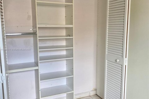 Купить коммерческую недвижимость в Майами, Флорида 267.19м2, № 1996014 - фото 10