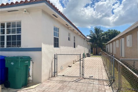 Купить коммерческую недвижимость в Майами, Флорида 267.19м2, № 1996014 - фото 2