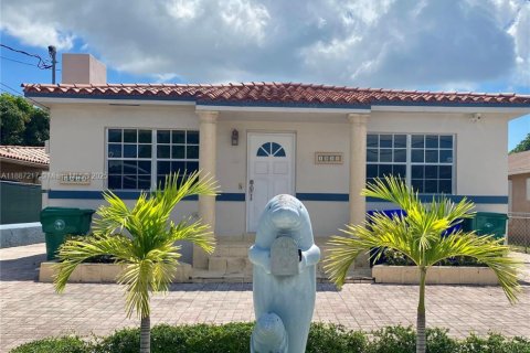 Коммерческая недвижимость в Майами, Флорида 267.19м2 № 1996014